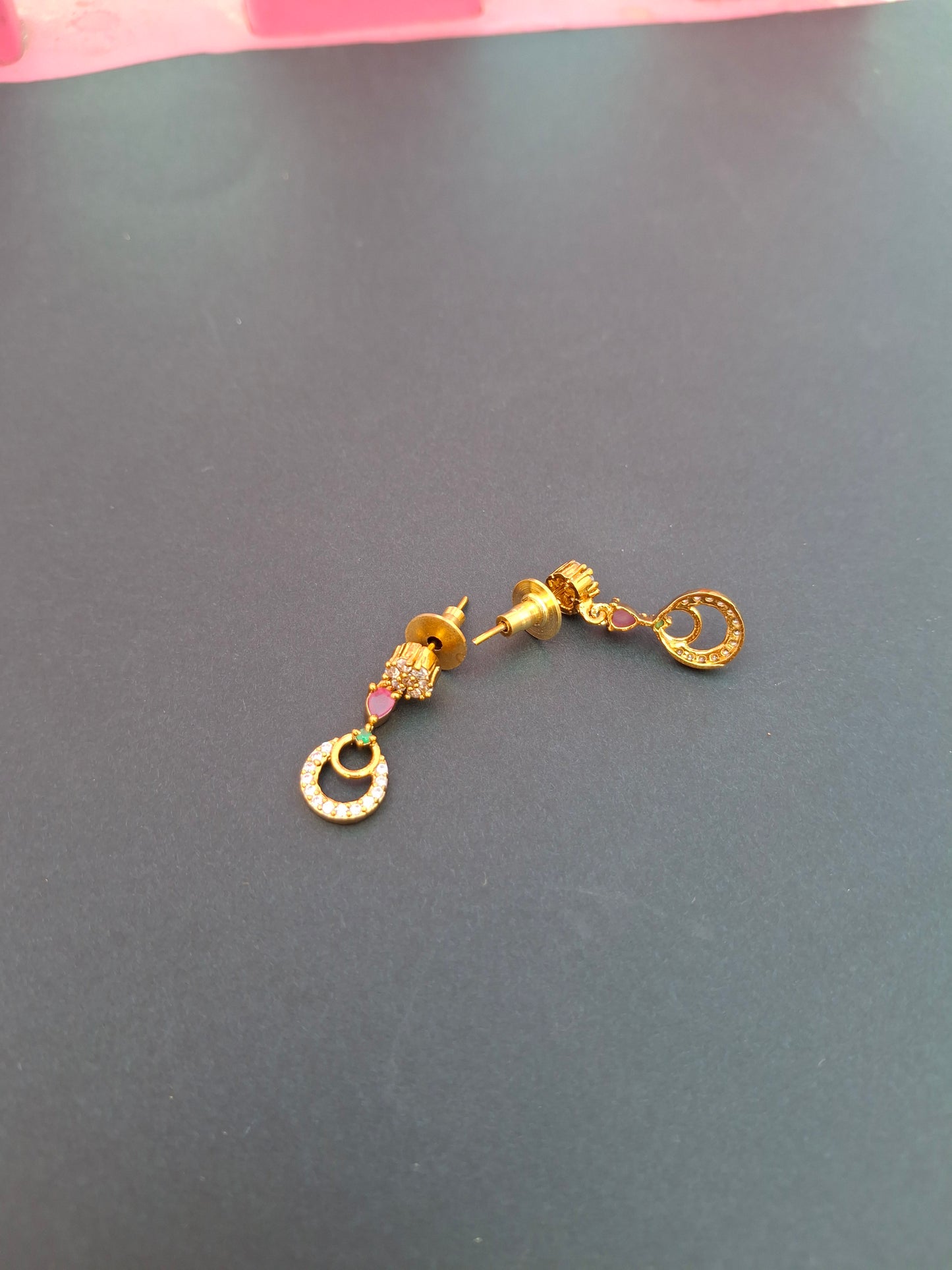 Elegant Gold-Tone Stone-Studded Necklace Set with Earrings