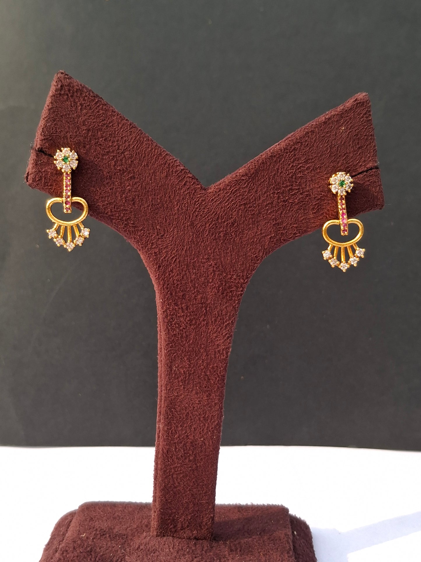 Elegant Heart-Link AD Necklace Set with Green & Pink Accents