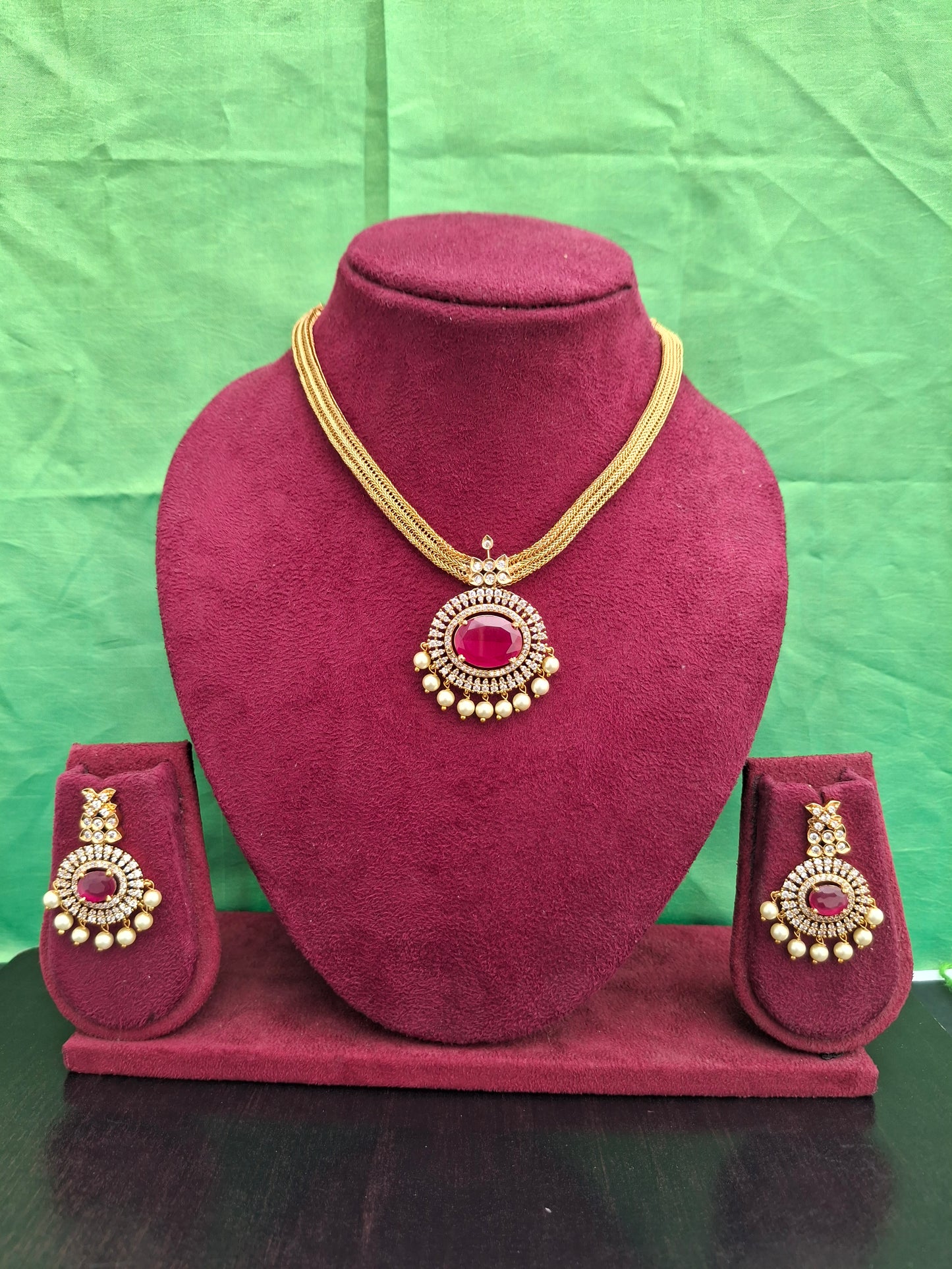 Graceful Oval-Shaped Pink Kundan Necklace Set