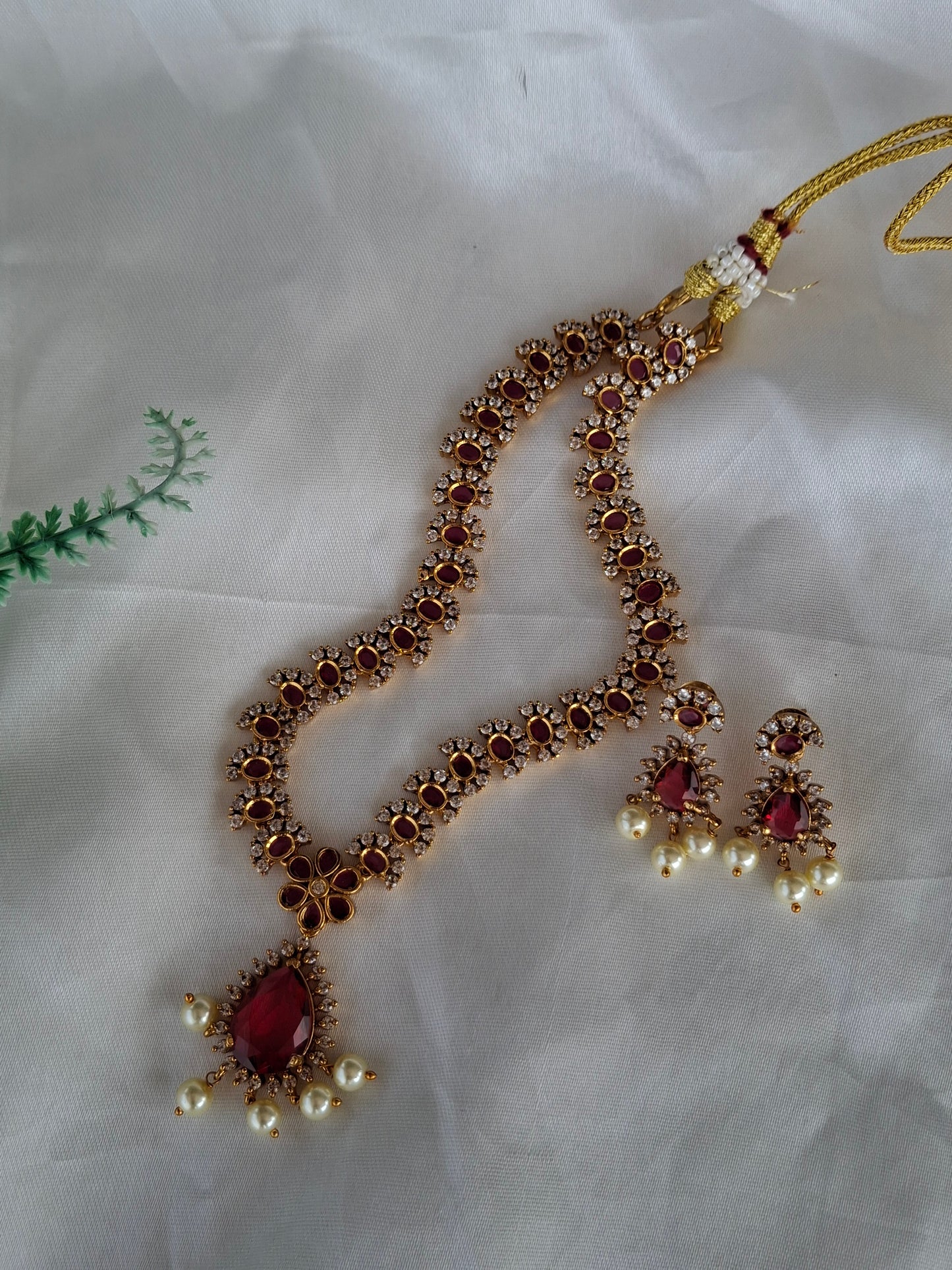 Red Leaf Motif Antique Necklace Set with Pearls