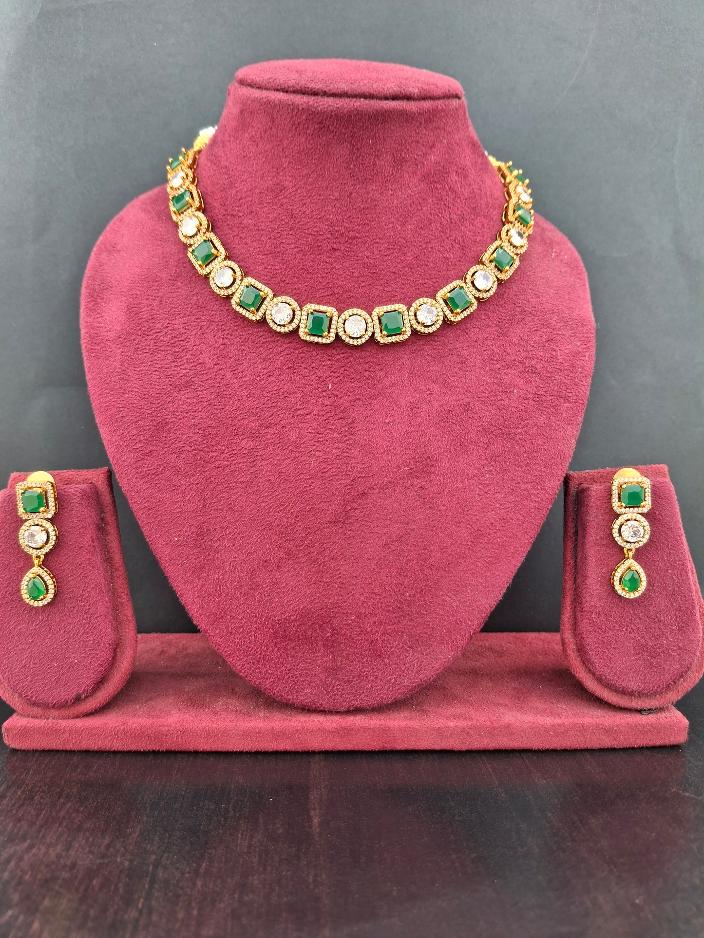 Elegant Green and White Kundan Necklace Set