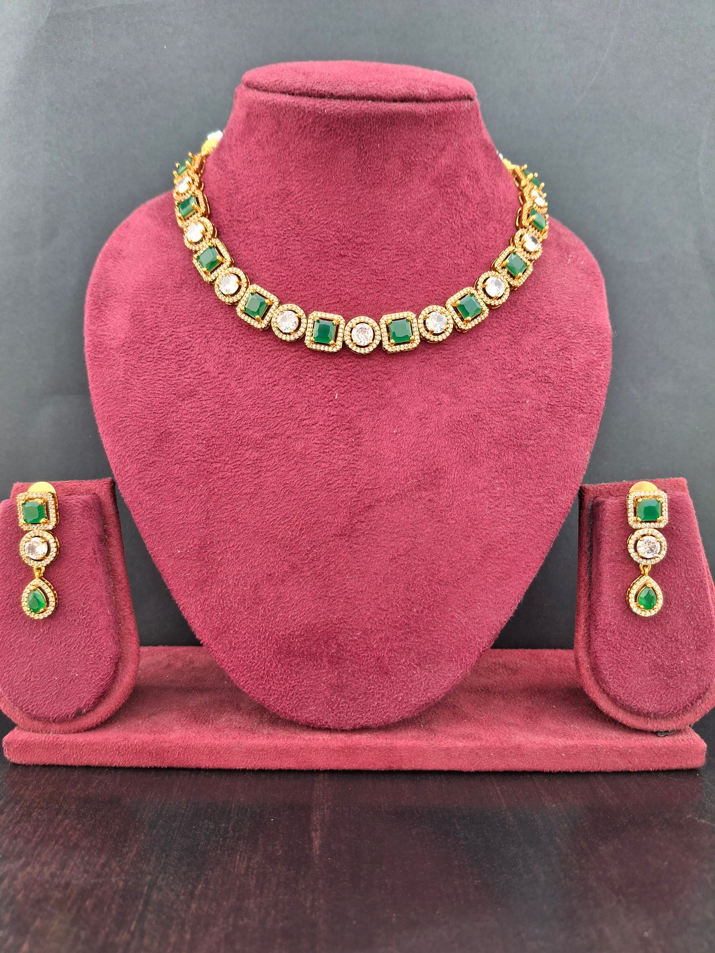 Elegant Green and White Kundan Necklace Set