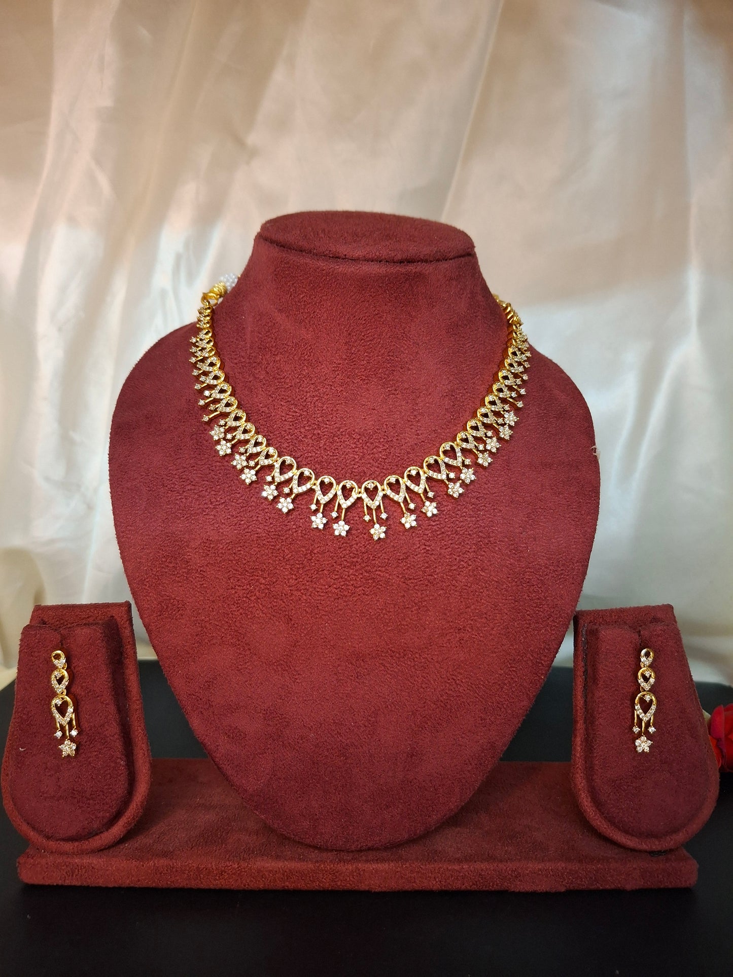 White AD Star-Shaped Necklace Set