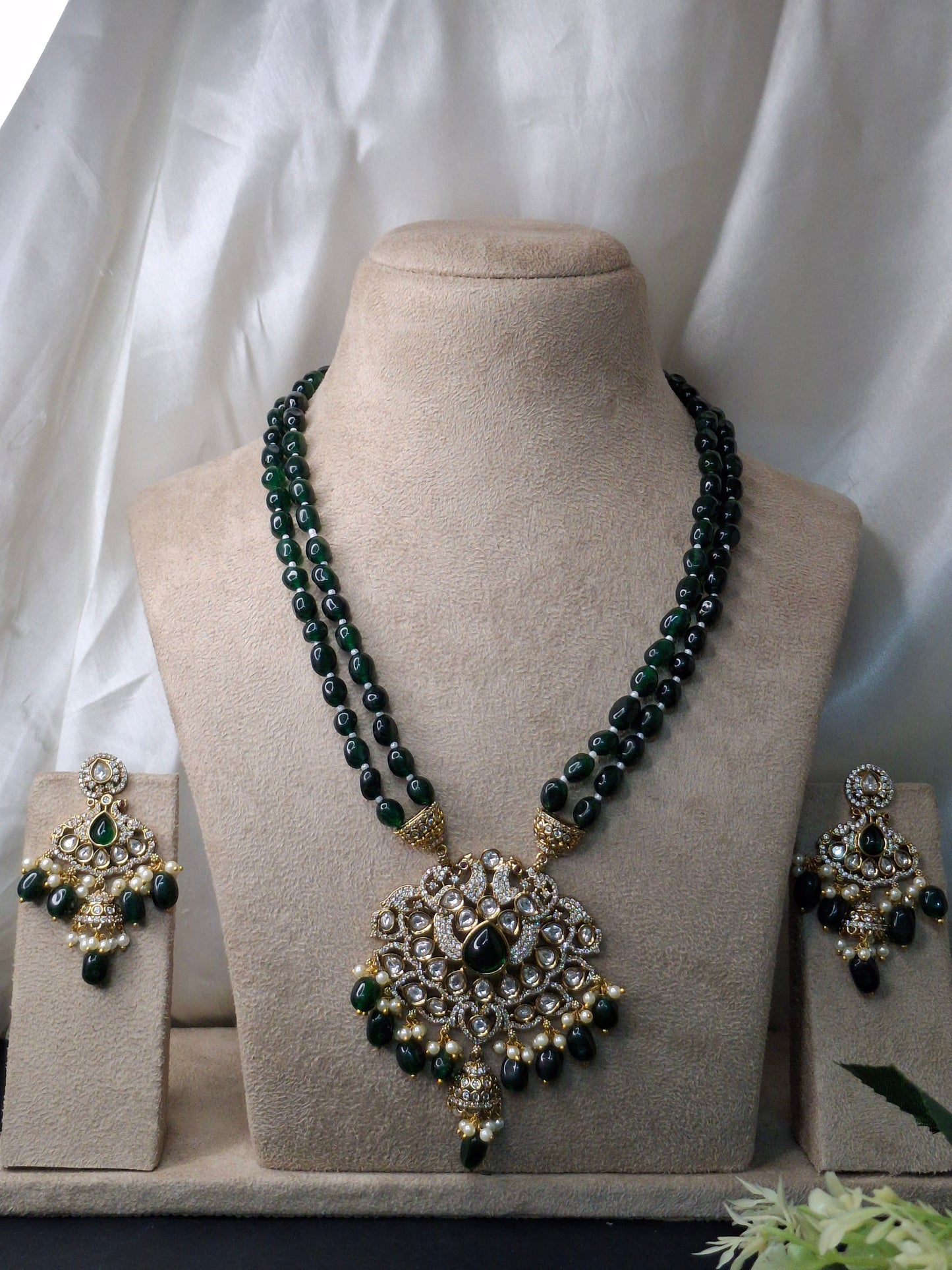 Emerald Green Beaded Necklace Set with Antique Kundan Pendant