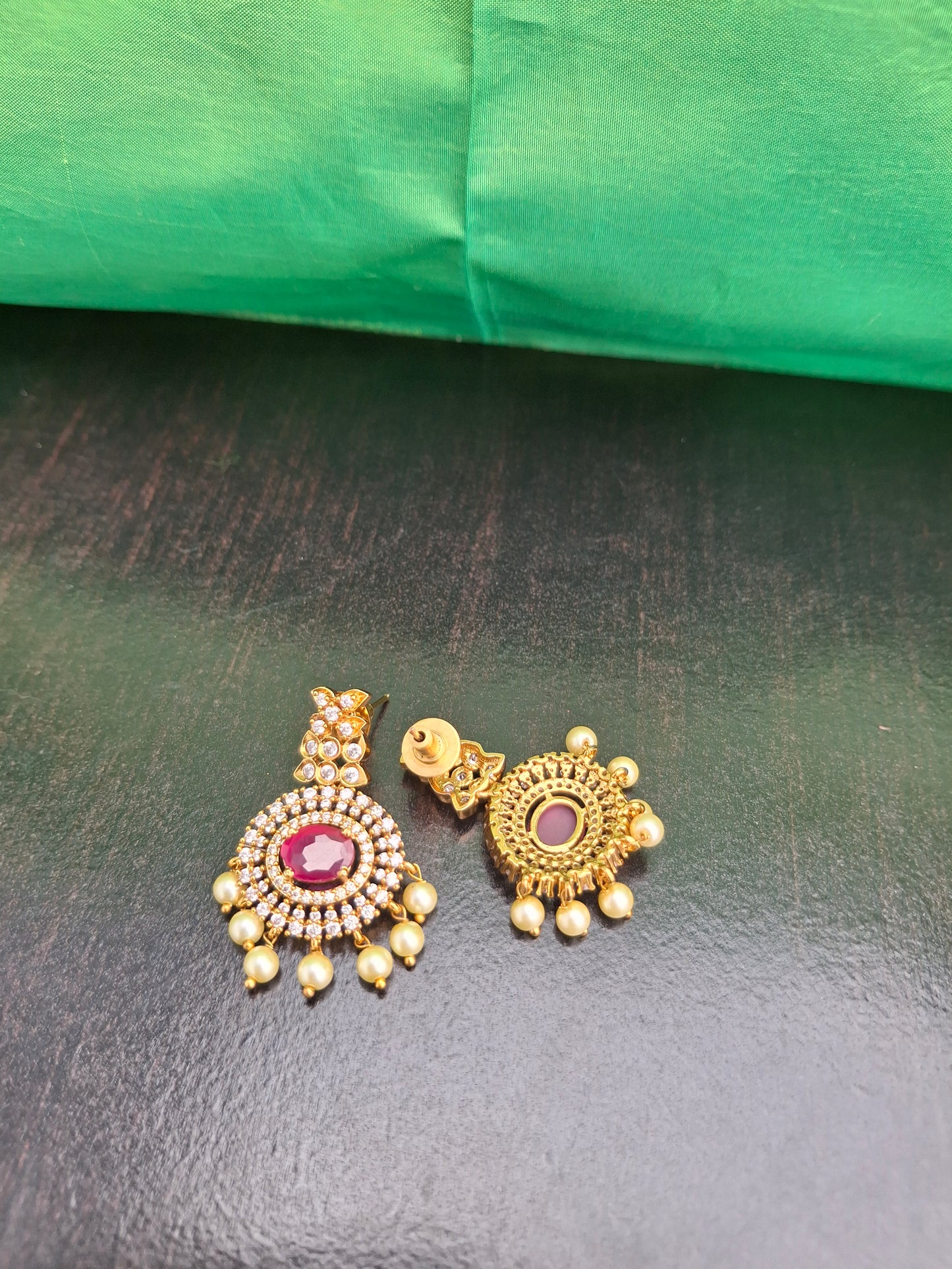 Graceful Oval-Shaped Pink Kundan Necklace Set