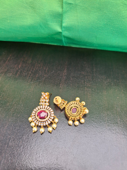 Graceful Oval-Shaped Pink Kundan Necklace Set