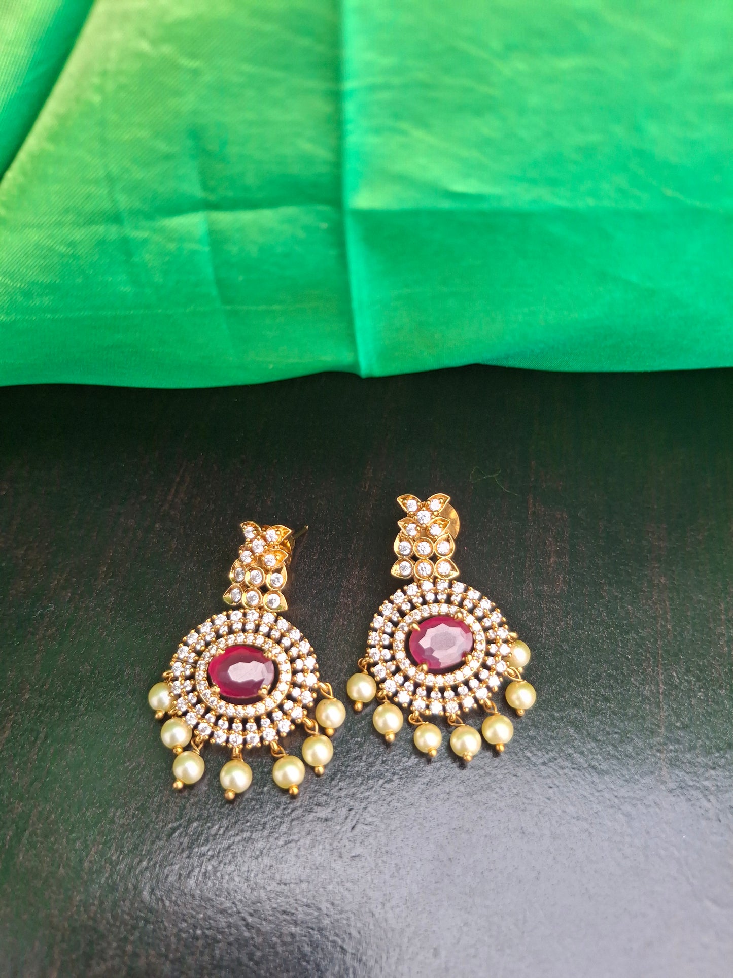 Graceful Oval-Shaped Pink Kundan Necklace Set