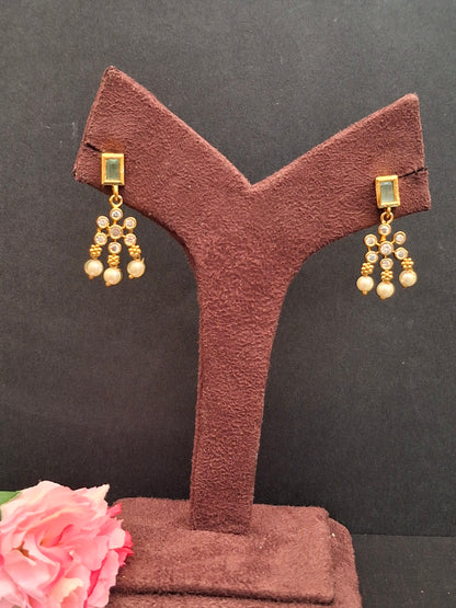 Classic Gold-Toned Kundan & Pearl Drop Necklace Set