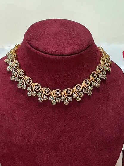 Trending Floral Wheel Design Short Necklace Set