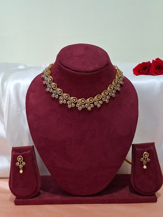 Trending Floral Wheel Design Short Necklace Set