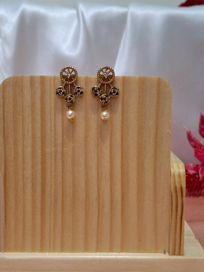 Trending Floral Wheel Design Short Necklace Set